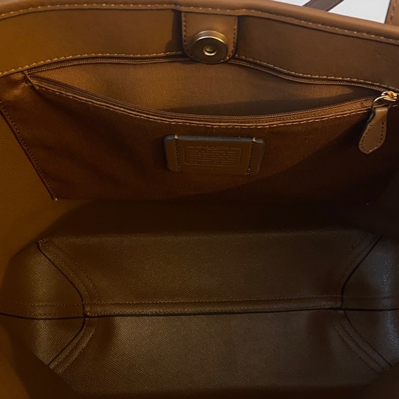 Coach X Peanuts Snoopy City Tote Bag. Limited Edition. EUC. - Picture 4 of 16